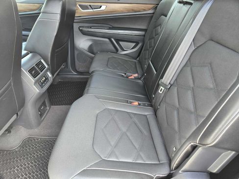 Used 2024 Volkswagen Atlas SE FWD image 28