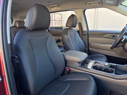 Used 2025 Kia Carnival EX FWD image 43