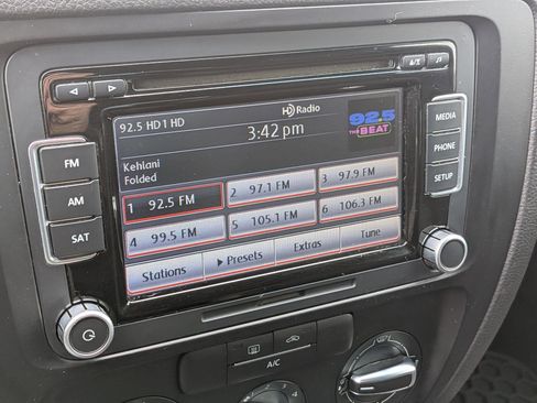 Used 2013 Volkswagen Jetta GLI FWD image 22