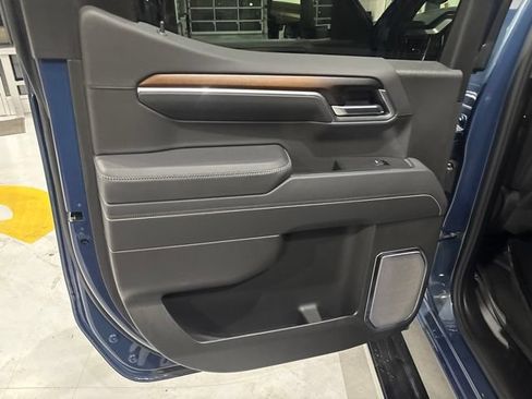 Used 2025 GMC Sierra 1500 Denali w/ Denali Reserve Package AWD/4WD image 18