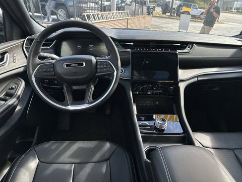 New 2025 Jeep Grand Cherokee L Limited w/ Luxury Tech Group II image 19
