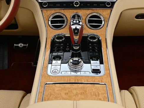 Used 2021 Bentley Continental GT image 8