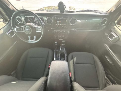Used 2018 Jeep Wrangler Unlimited Sahara AWD/4WD image 14