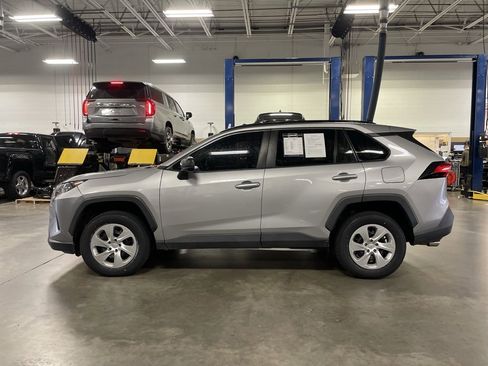 Used 2021 Toyota RAV4 LE image 4