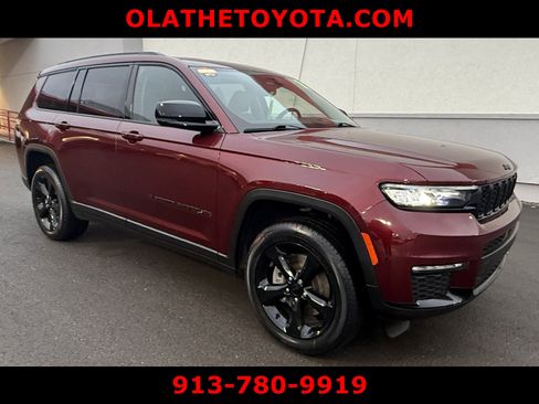 Used 2022 Jeep Grand Cherokee L Limited w/ Black Appearance Package image 2