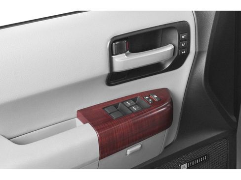 Used 2015 Toyota Sequoia Platinum image 16