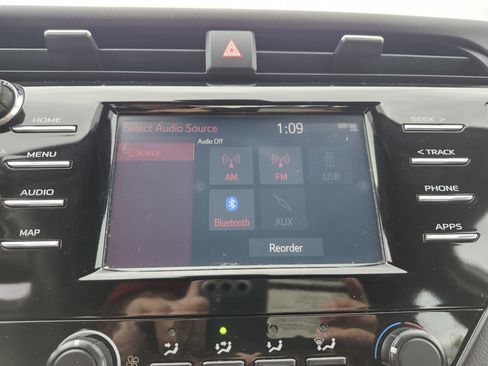 Used 2019 Toyota Camry LE w/ Convenience Package FWD image 4
