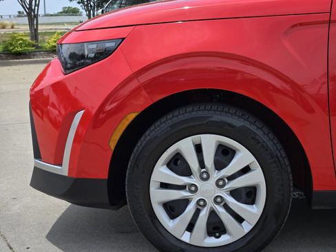 Used 2023 Kia Soul LX FWD image 14