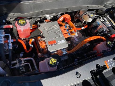 Certified 2023 Chevrolet Bolt EUV Premier w/ Sun & Sound Package image 23