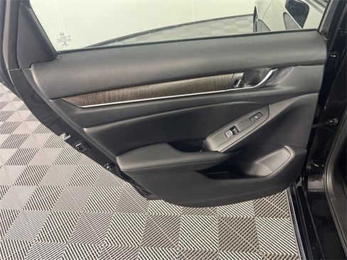 Used 2021 Honda Accord Touring image 16