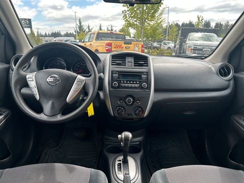 Used 2016 Nissan Versa SV FWD image 6