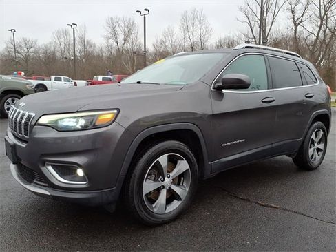 Used 2019 Jeep Cherokee Limited image 3