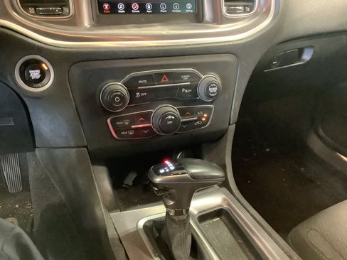 Used 2019 Dodge Charger SXT RWD image 14