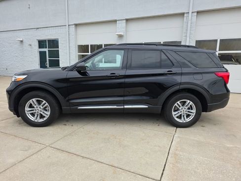 Used 2023 Ford Explorer XLT w/ Equipment Group 202A image 8