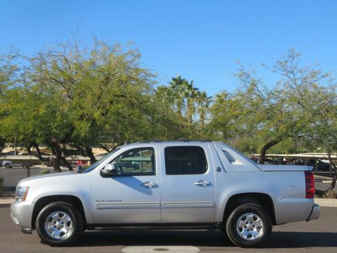 Used 2013 Chevrolet Avalanche LS image 2