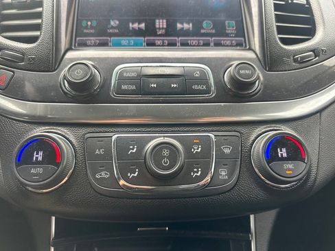 Used 2017 Chevrolet Impala LT w/ Convenience Package image 18