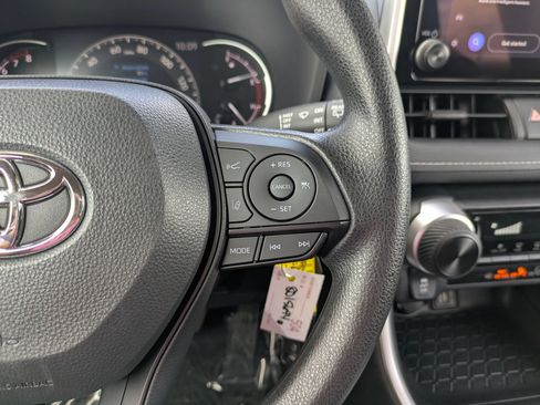 Used 2025 Toyota RAV4 LE FWD image 27