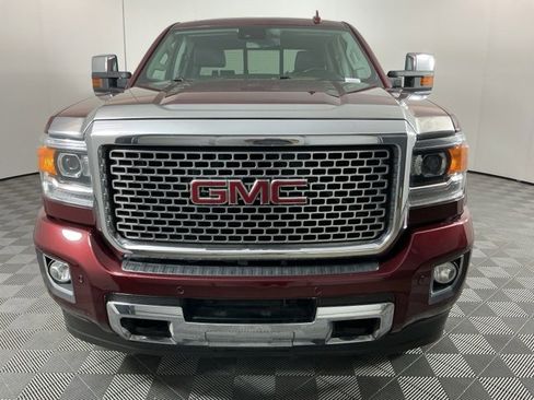 Used 2017 GMC Sierra 2500 Denali image 2