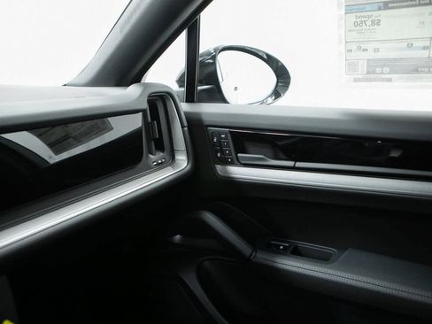 New 2026 Porsche Cayenne S image 25