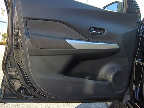 Used 2020 Nissan Kicks SV image 14