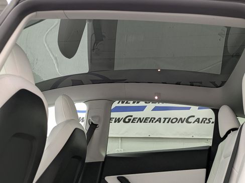 Used 2022 Tesla Model Y Performance image 5