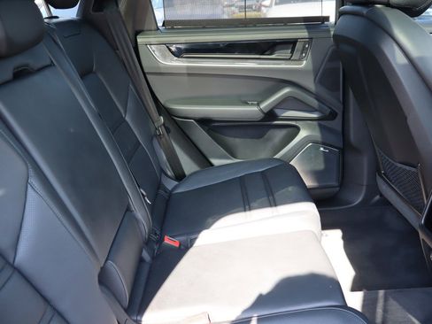 Used 2025 Porsche Cayenne Turbo image 17