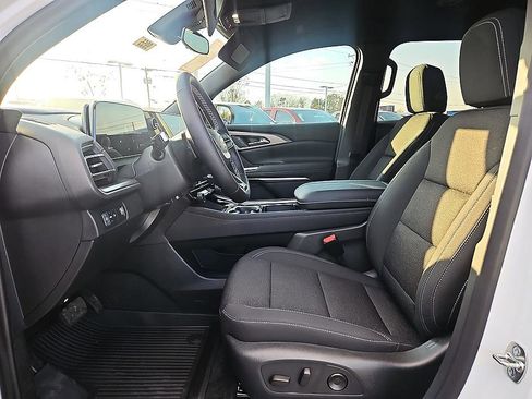 New 2026 Chevrolet Traverse LT image 9