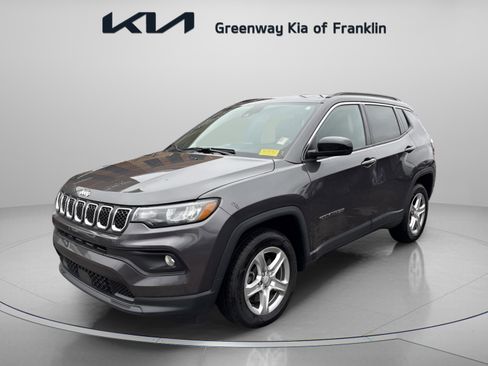 Used 2024 Jeep Compass Latitude w/ Altitude Special Edition image 3
