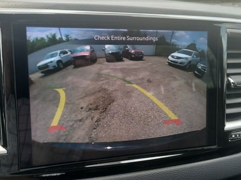 Used 2025 Chrysler Pacifica Select FWD image 36