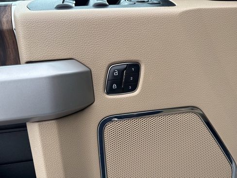 Used 2018 Ford F150 Lariat image 29