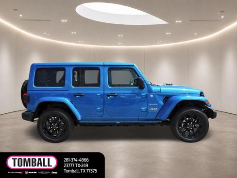 Used 2024 Jeep Wrangler Unlimited Sahara w/ Technology Group AWD/4WD image 8