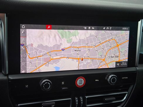 Used 2024 Porsche Macan image 15