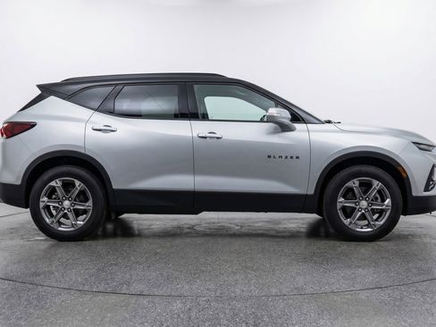 Used 2025 Chevrolet Blazer LT image 11