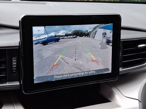 Used 2023 Ford Explorer XLT w/ Equipment Group 202A AWD/4WD image 19
