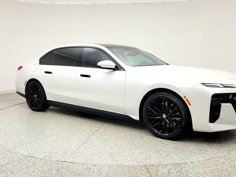 Used 2023 BMW i7 xDrive60 AWD/4WD image 3