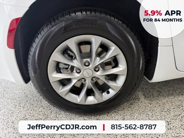 New 2027 Chrysler Pacifica Select AWD/4WD image 35