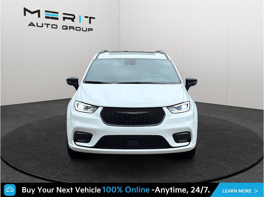 Used 2024 Chrysler Pacifica Limited w/ S Appearance Package AWD/4WD image 3