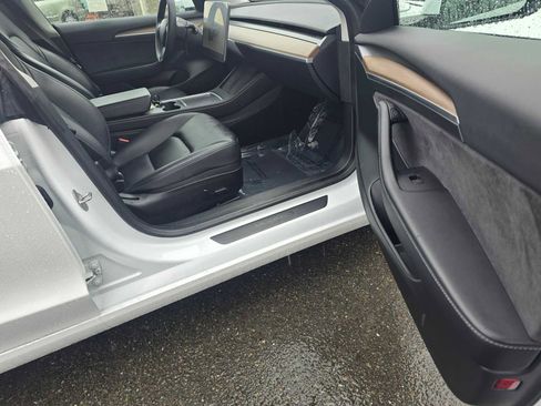 Used 2023 Tesla Model 3 Standard Range image 10