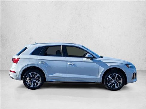 Certified 2025 Audi Q5 2.0T Premium Plus image 4