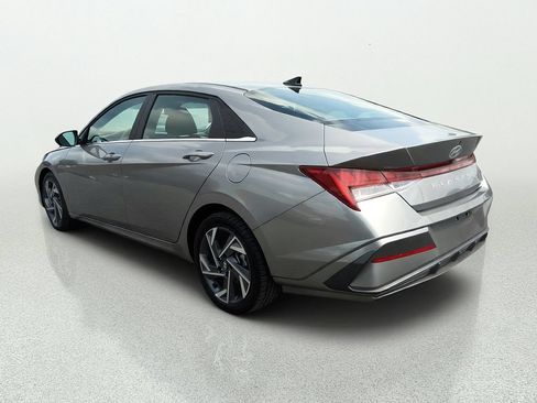Used 2025 Hyundai Elantra SEL FWD image 5