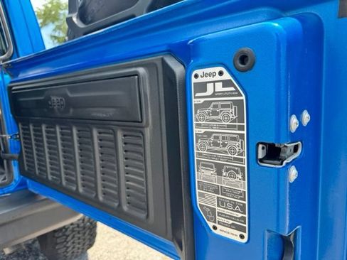 Used 2024 Jeep Wrangler Unlimited Rubicon AWD/4WD image 18