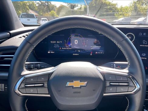 Used 2026 Chevrolet Traverse LT w/ Driver Confidence Package FWD image 24