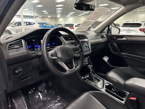 Used 2022 Volkswagen Tiguan SE image 15