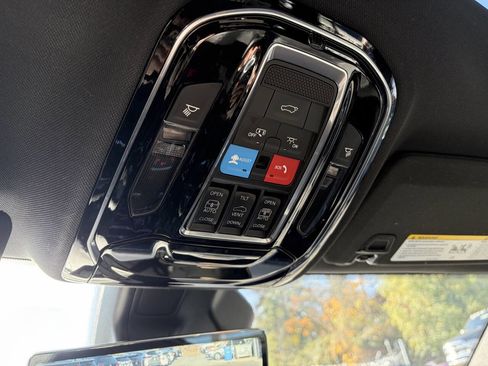 Used 2023 Jeep Grand Cherokee Overland w/ Luxury Tech Group IV image 2