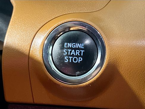 Used 2019 Toyota Avalon Limited image 23