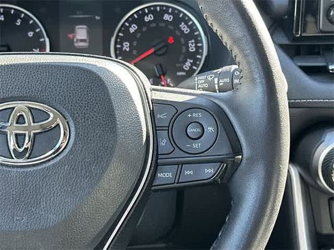 Used 2021 Toyota RAV4 XLE Premium image 10