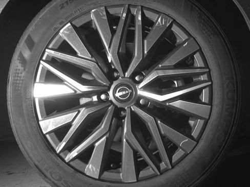 Used 2025 Nissan Altima 2.5 SV FWD image 13