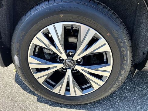 Certified 2023 Nissan Rogue SV w/ SV Premium B Package FWD image 11