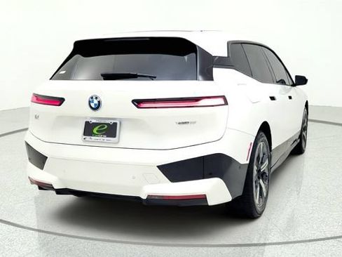 Used 2023 BMW iX xDrive50 w/ Sport Package AWD/4WD image 8