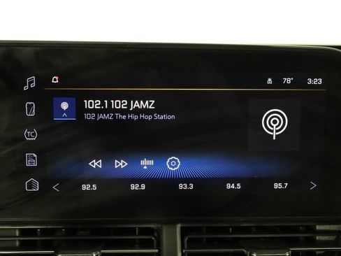 Used 2025 Chevrolet Trax RS w/ Sunroof Package FWD image 28